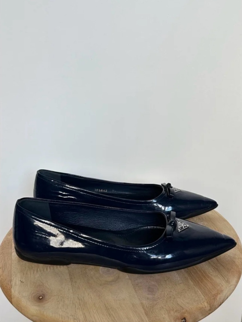 Prada Patent Leather Pointed Toe Flats Navy Triangle Logo Size 39 - Picture 4 of 7